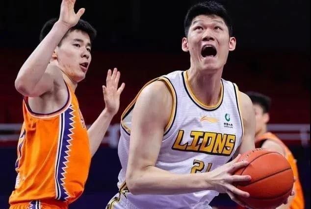 媒体指出，拜仁监事会原则上批准了冬窗的转会，俱乐部拥有可用的资金，目标是中卫、右后卫（或可以踢两个位置的球员），以及防守型中场。